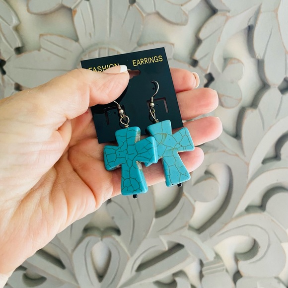 Turquoise tribal BoHo Gothic necklace and earring set. - Picture 6 of 7